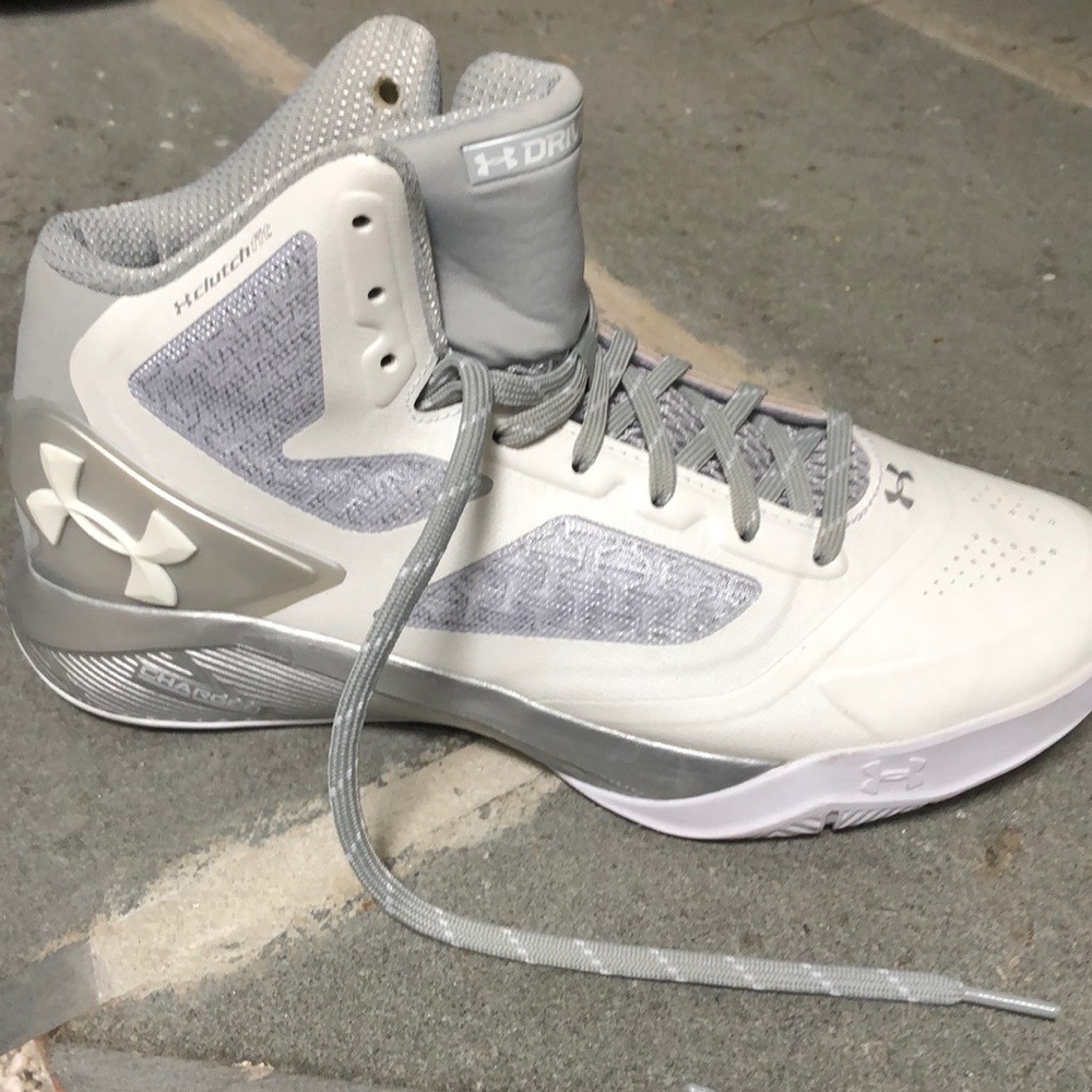 Women’s basketball shoes